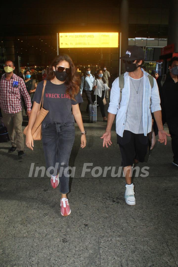 Shahid Kapoor and Mira Rajput snapped arriving at airport on Sunday!