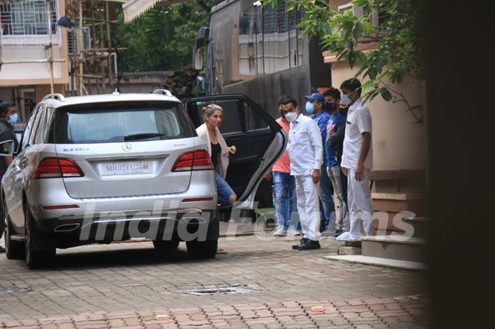 Dimple Kapadia snapped on shoot location