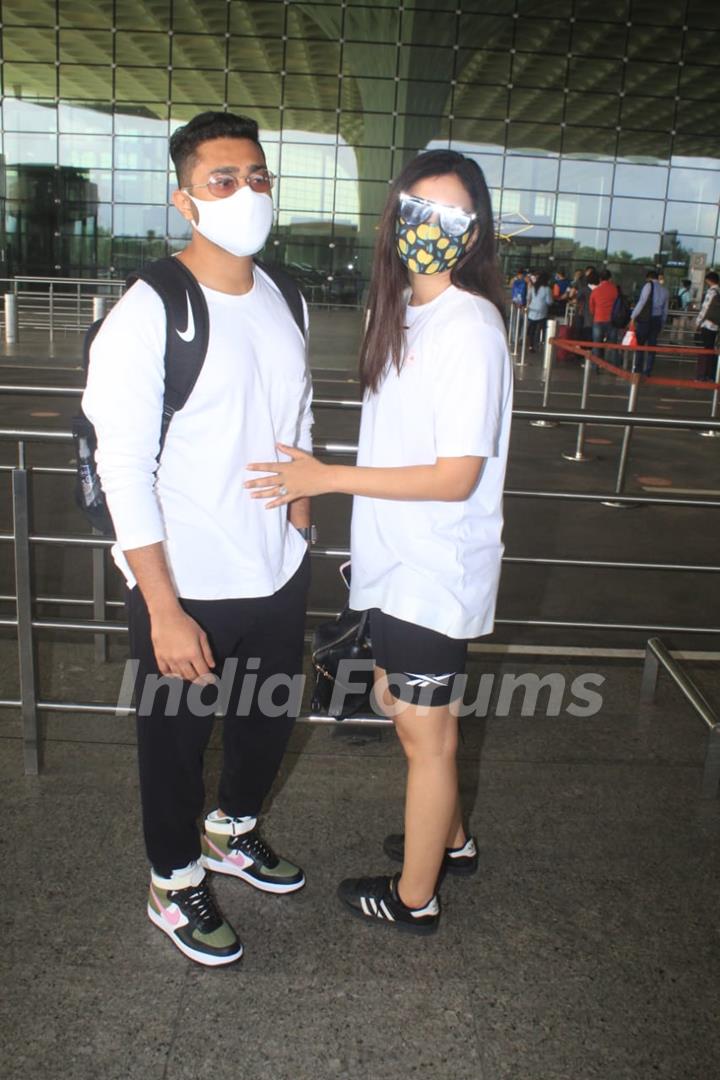 Gauahar Khan and Zaid Darbar snapped at airport