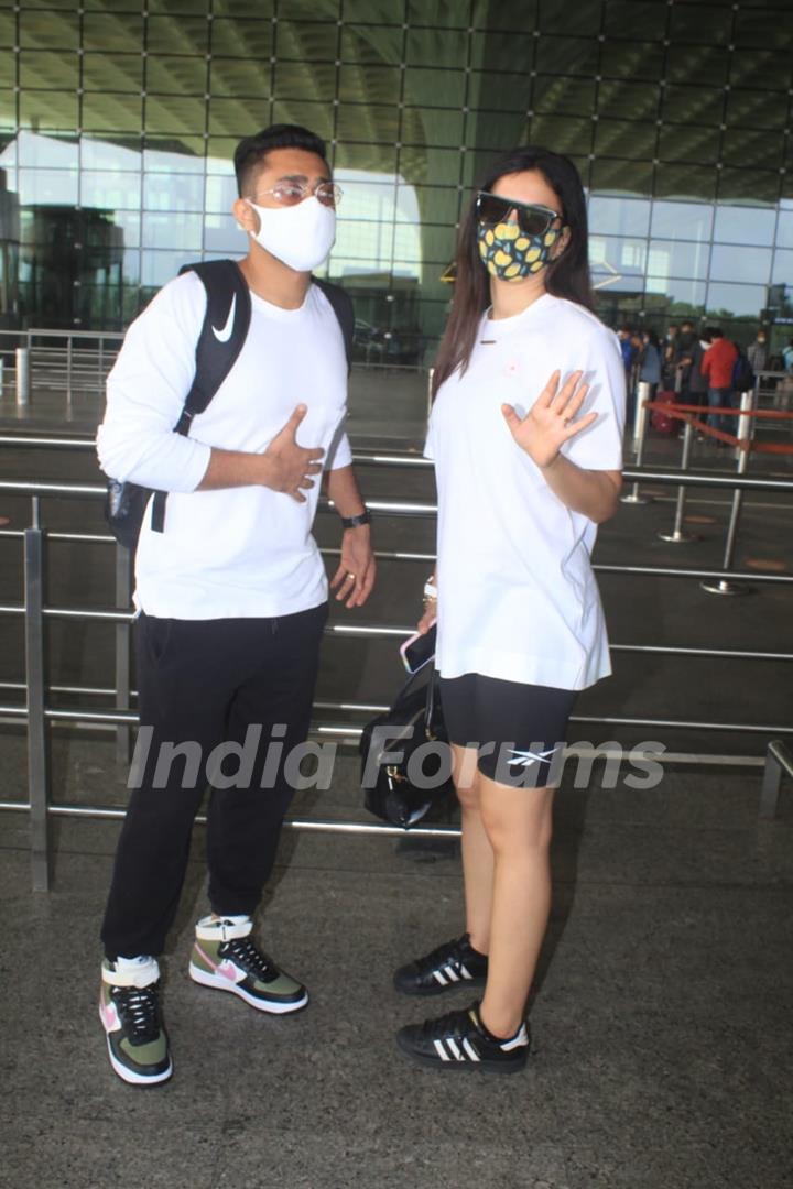 Gauahar Khan and Zaid Darbar snapped at airport