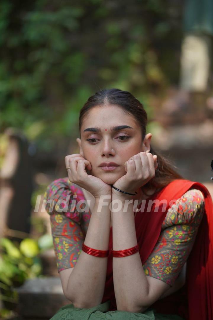 Aditi Rao Hydari in her debut Malayalam film - 'Sufiyum Sujatayum'