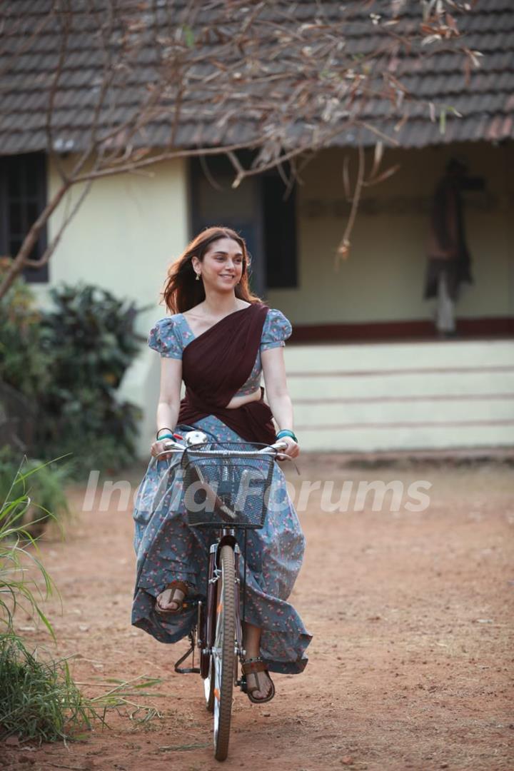 Aditi Rao Hydari in her debut Malayalam film - 'Sufiyum Sujatayum'