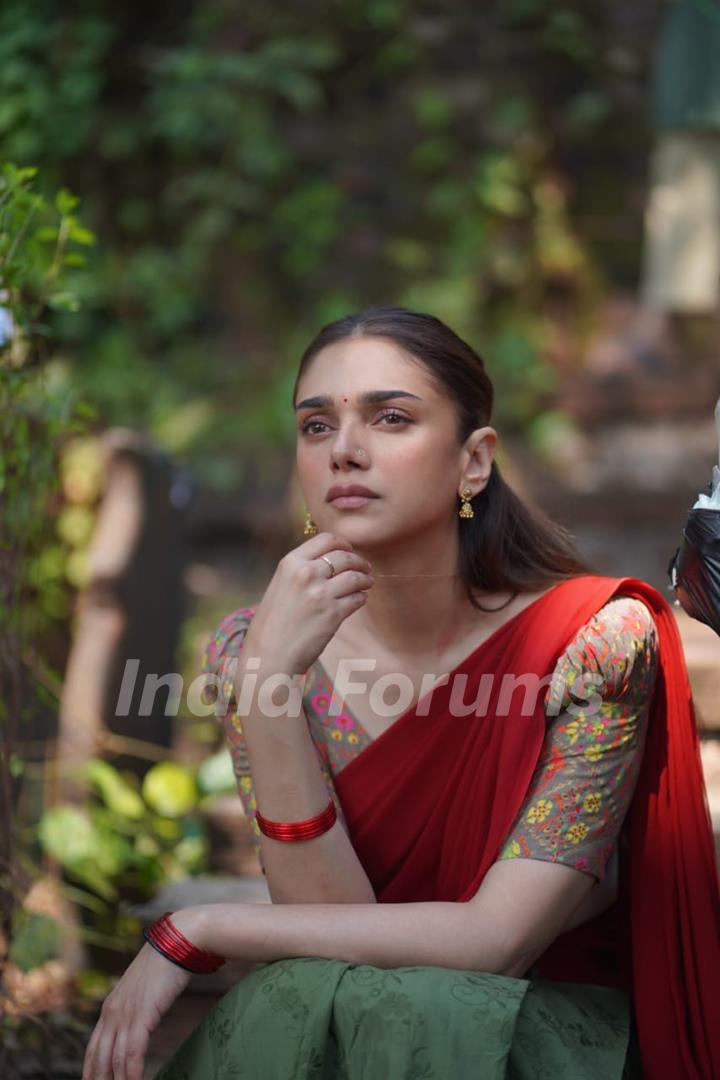 Aditi Rao Hydari in her debut Malayalam film - 'Sufiyum Sujatayum'