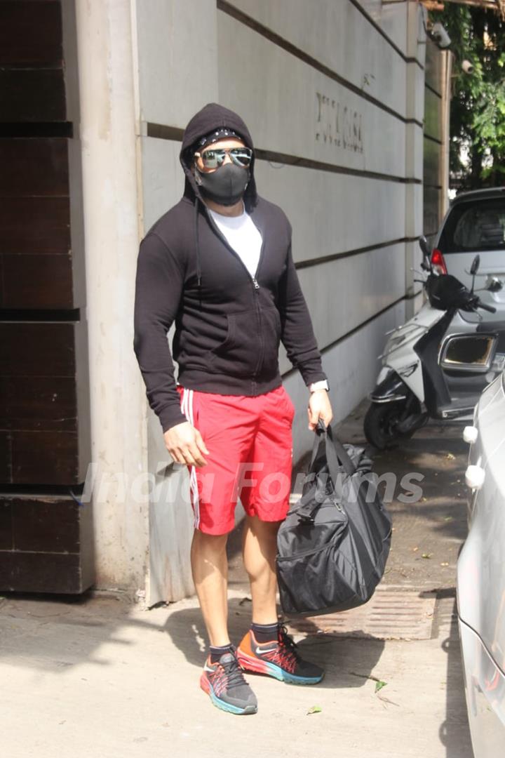 Emraan Hashmi snapped outside gym