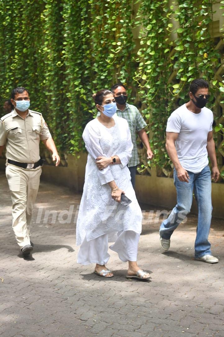 Shah Rukh Khan at Dilip Kumar's funeral