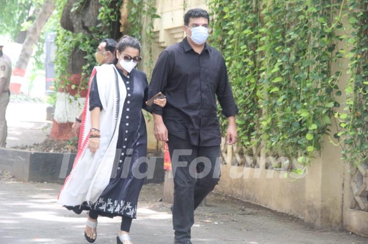 Vidya Balan and Siddharth Roy Kapur at Dilip Kumar's funeral