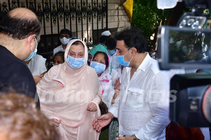 Saira Banu at Dilip Kumar's last rites