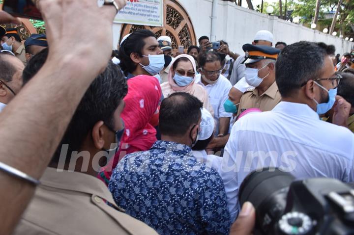 Saira Banu at Dilip Kumar's last rites