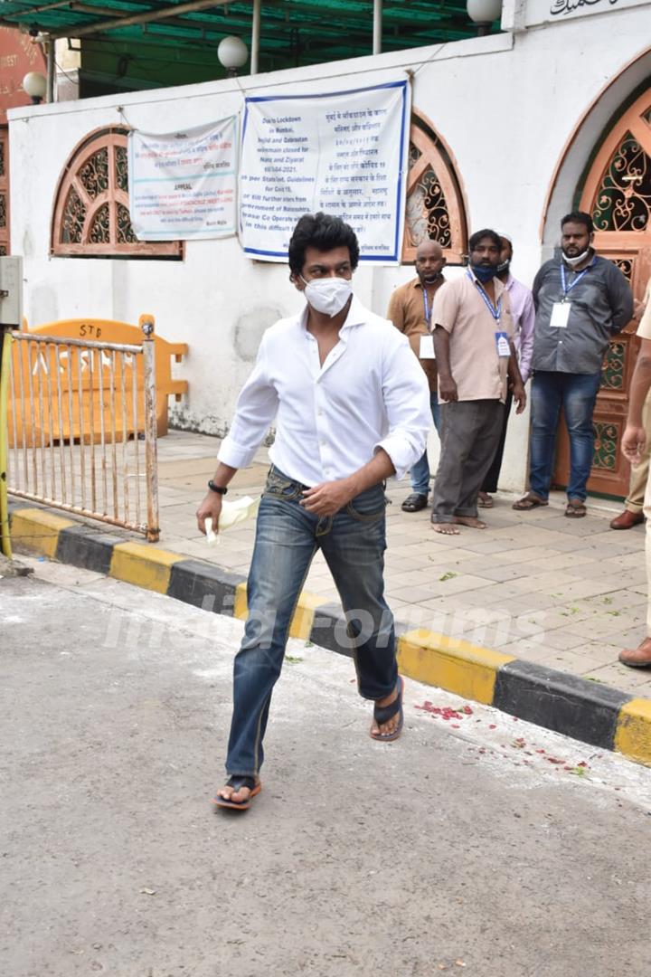 Nikhil Dwivedi at Dilip Kumar's last rites