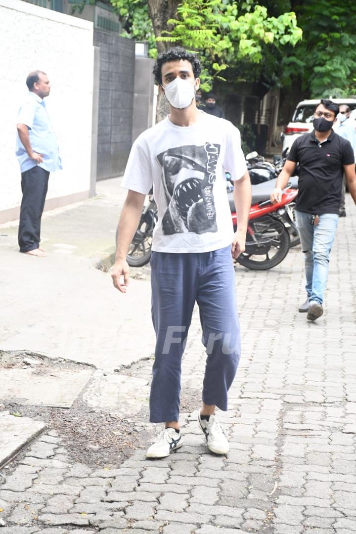 Raghav Juyal snapped at Bandra