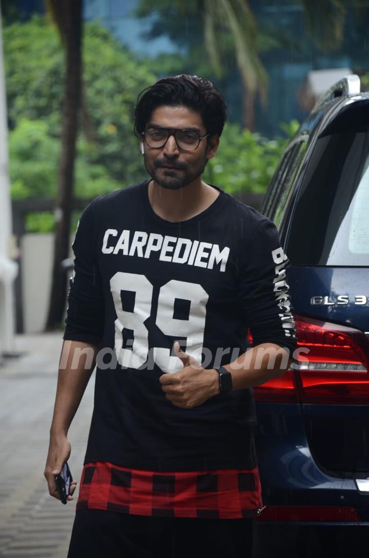 Gurmeet Chaudhry snapped at T-series office