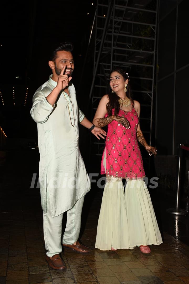 Rahul Vaidya and Disha Parmar greet paps after the Mehendi ceremony