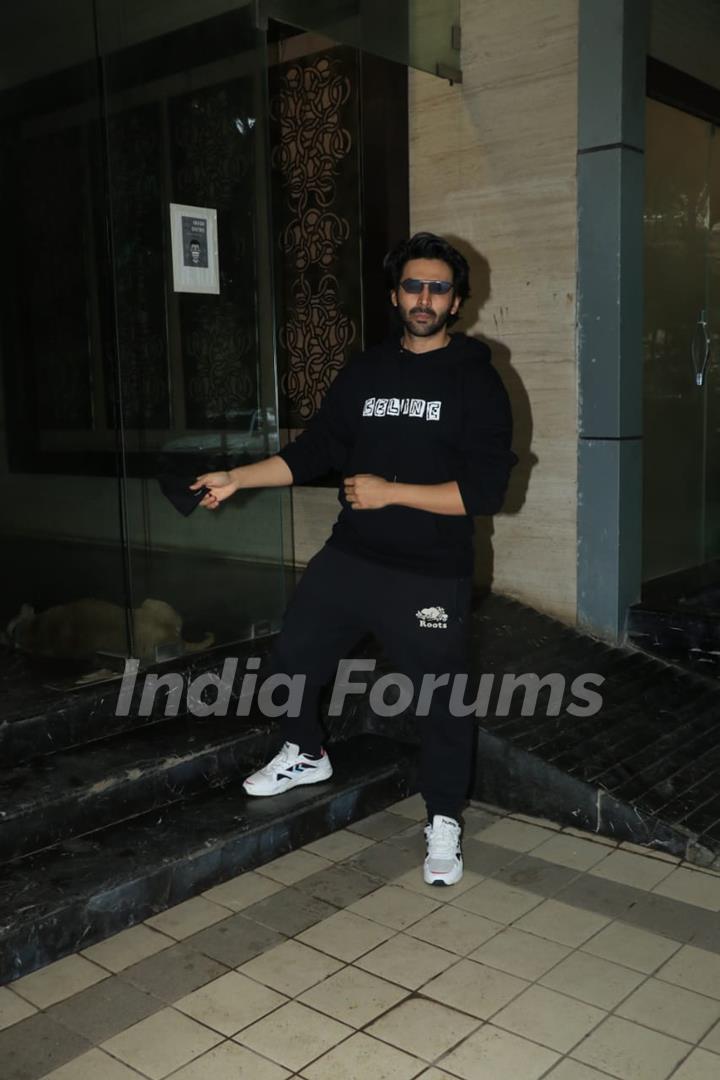 Kartik Aaryan snapped at Rohit Dhawan's office in Juhu