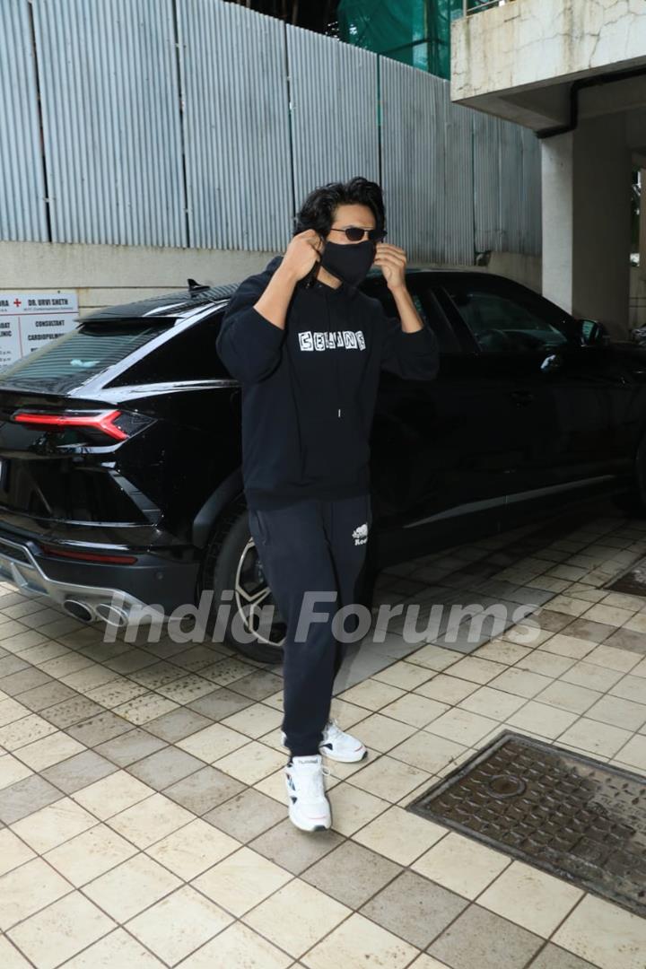 Kartik Aaryan snapped at Rohit Dhawan's office in Juhu