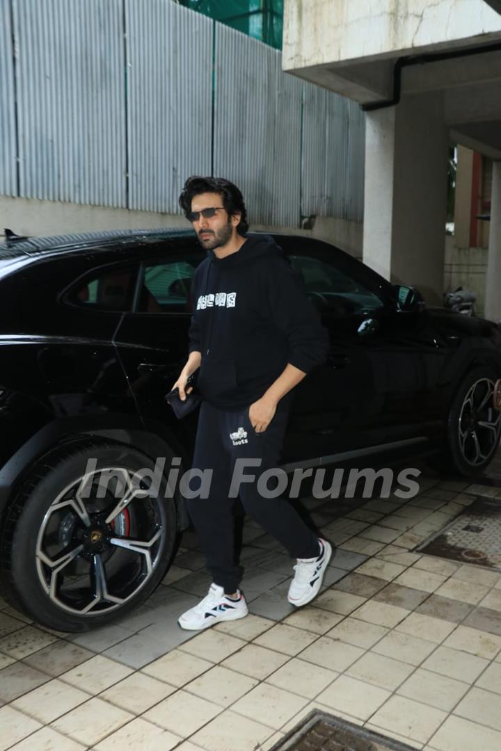 Kartik Aaryan snapped at Rohit Dhawan's office in Juhu