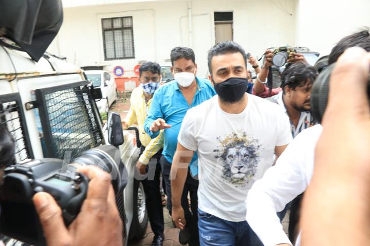 Just In: Raj Kundra snapped at Byculla Police Station...