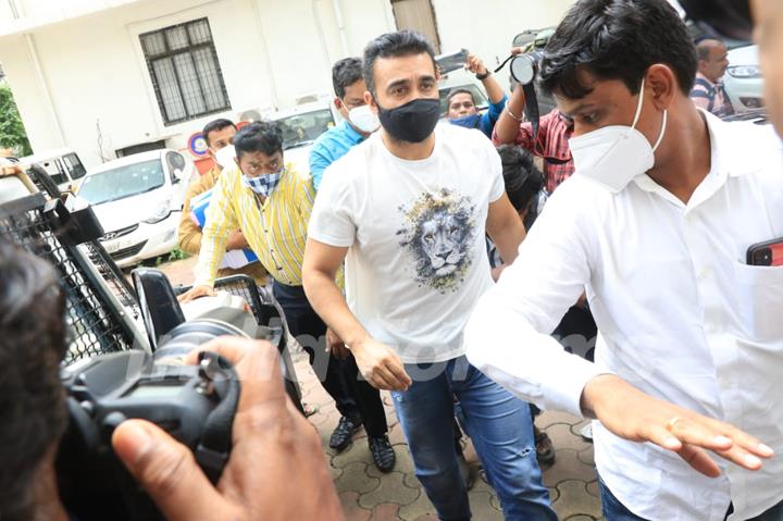 Just In: Raj Kundra snapped at Byculla Police Station...