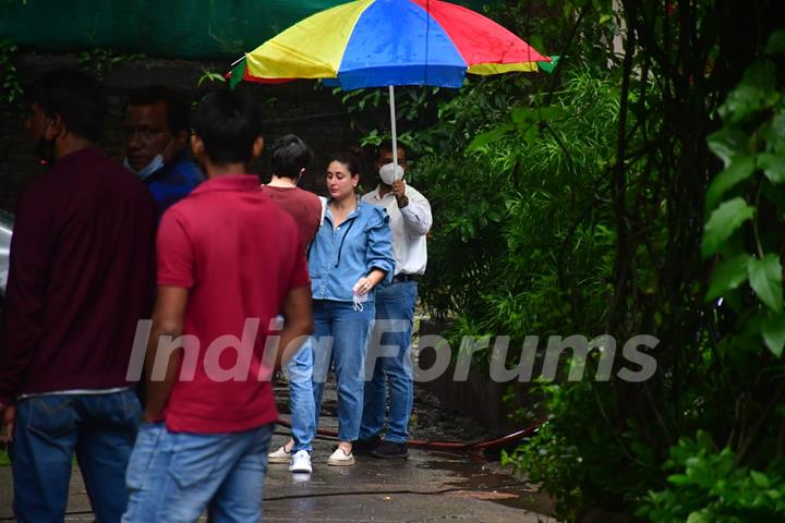 Kareena Kapoor Khan snapped at Mehboob studio