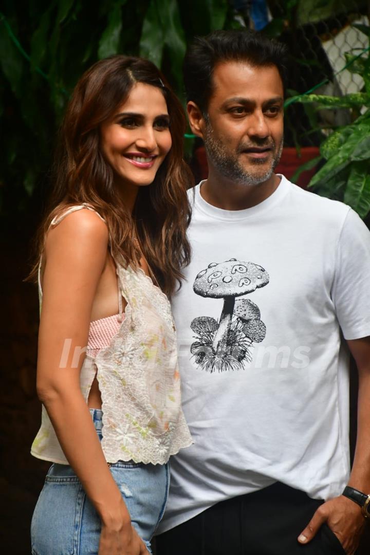 Vaani Kapoor poses with Abhishek Kapoor at the photoshoot of 'Chandigarh Kare Aashiqui'