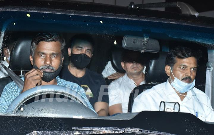 CBI officials raid Raj Kundra's residence!