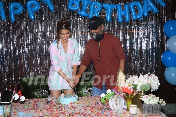 Kriti Sanon celebrates her birthday with Mimi director Laxman Utekar