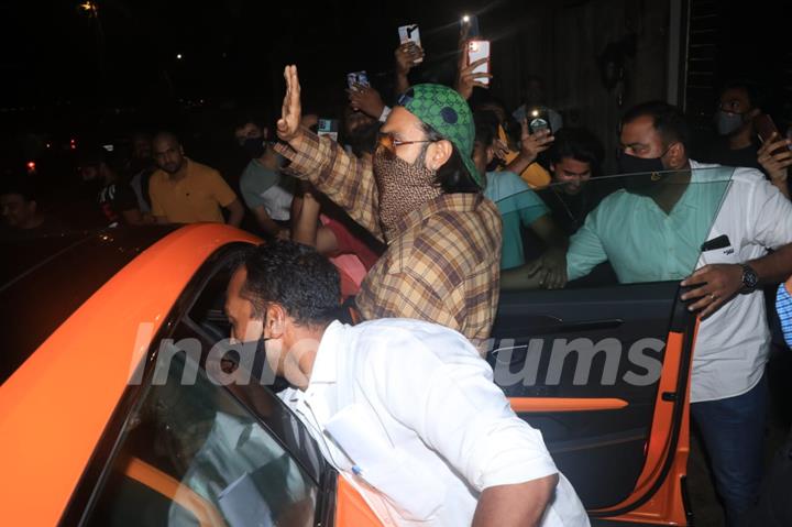 Ranveer Singh snapped at Zoya Akhtar house on Wednesday