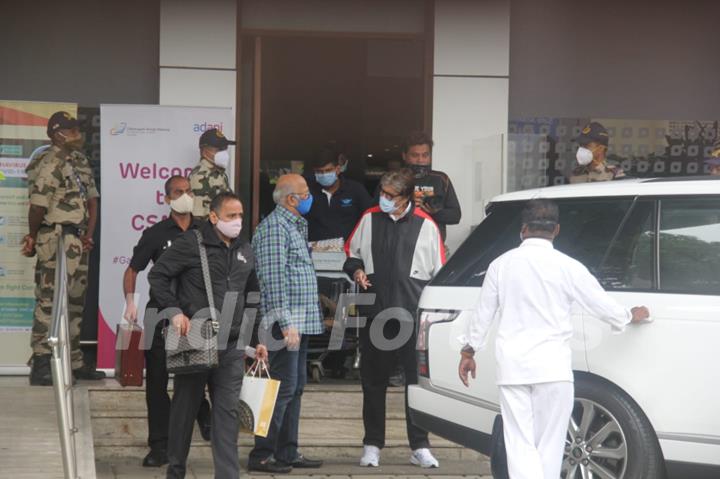 Amitabh Bachchan snapped at Kalina Airport