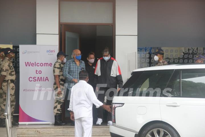 Amitabh Bachchan snapped at Kalina Airport