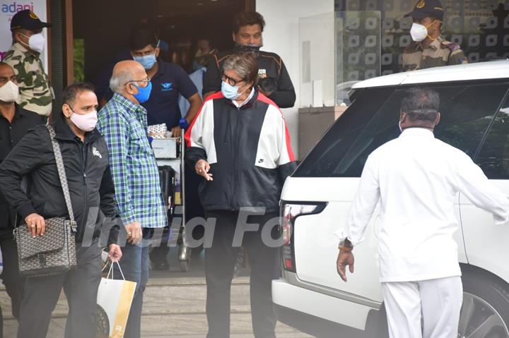 Amitabh Bachchan snapped at Kalina Airport