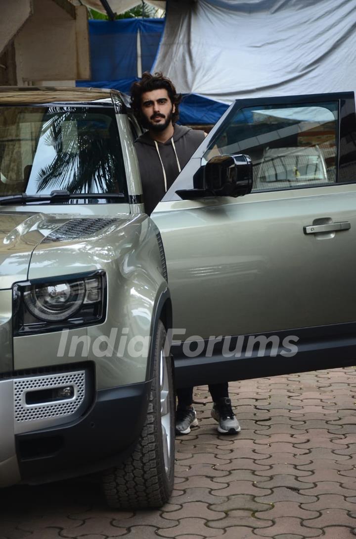 Arjun Kapoor snapped at a dance class in Andheri 