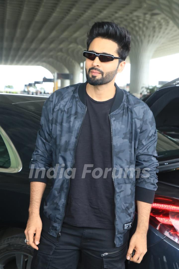 Jackky Bhagnani snapped at airport