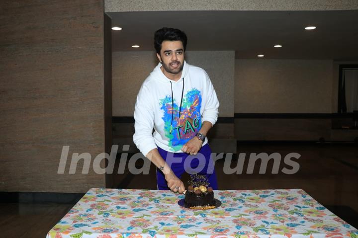 Maniesh Paul celebrates his birthday with media