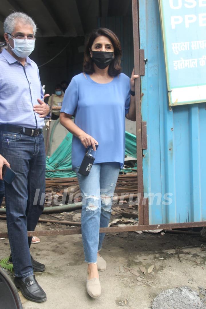 Alia Bhatt and Neetu Kapoor snapped at Krishnaraj Bungalow