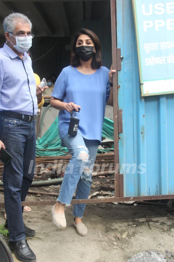 Alia Bhatt and Neetu Kapoor snapped at Krishnaraj Bungalow