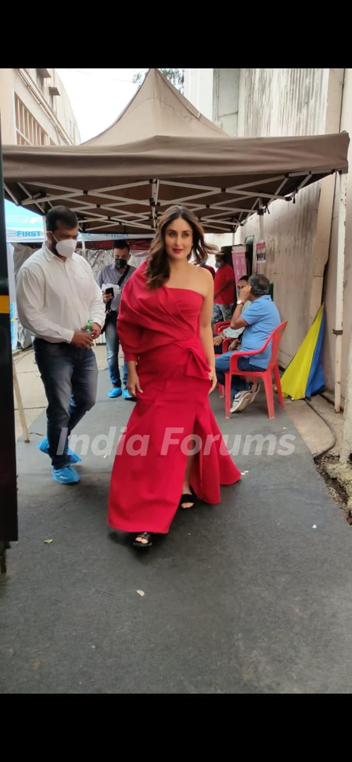 Kareena Kapoor Khan snapped after shoot at Mehboob studio