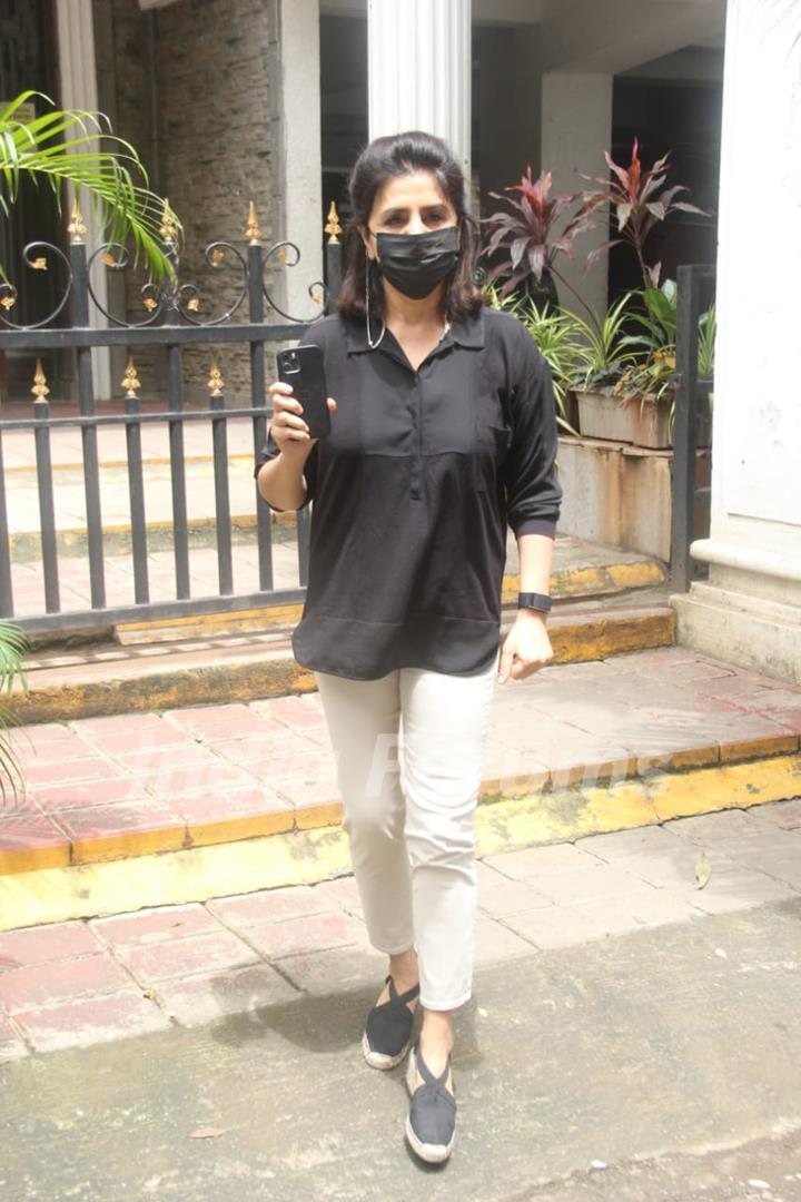 Neetu Kapoor snapped at a dental clinic in Bandra