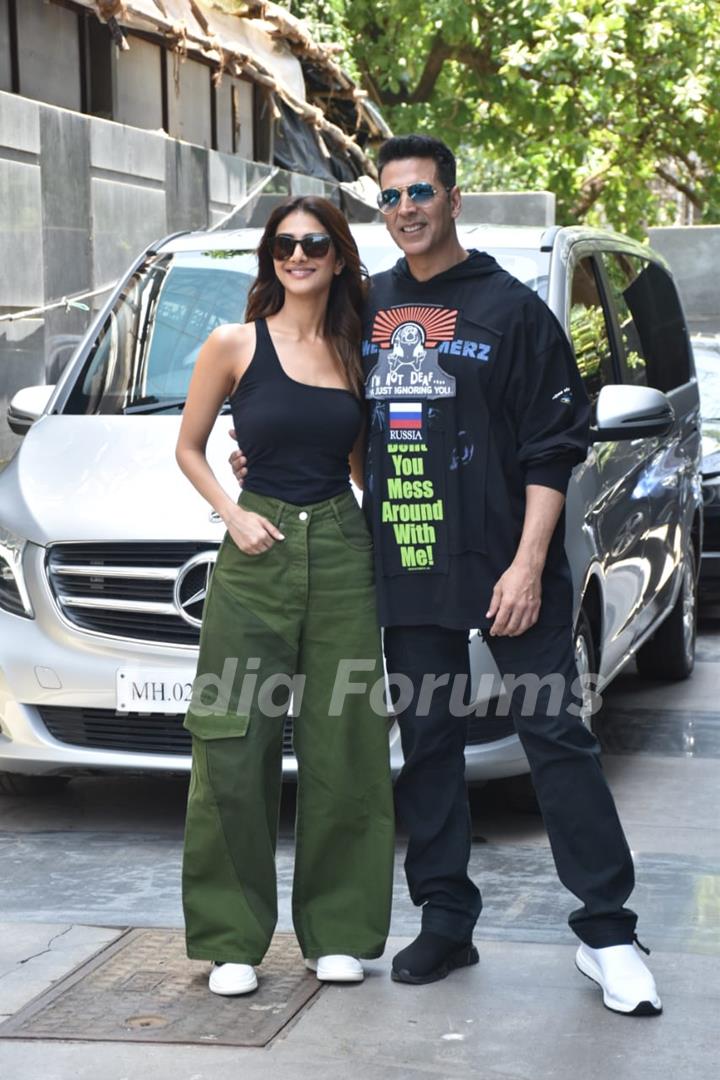 Vaani Kapoor and Akshay Kumar snapped at the promotions of Bell Bottom