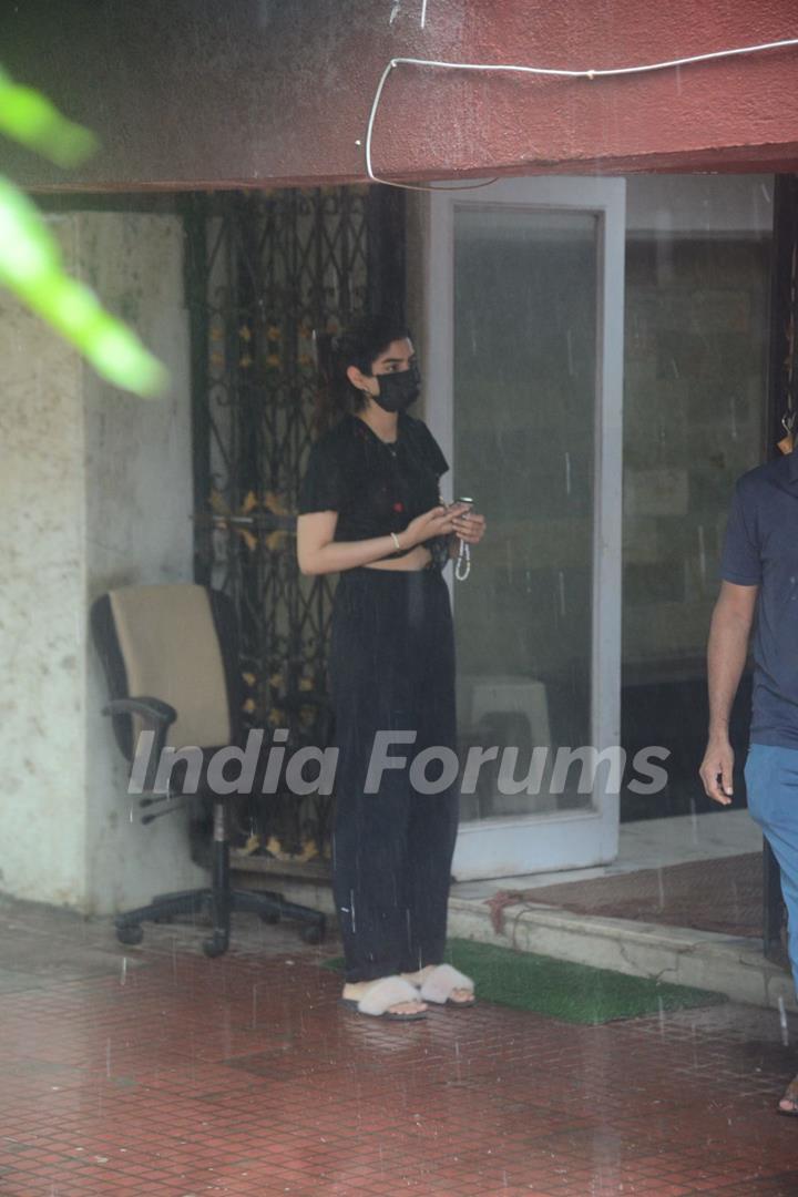 Khushi Kapoor snapped at Pilates