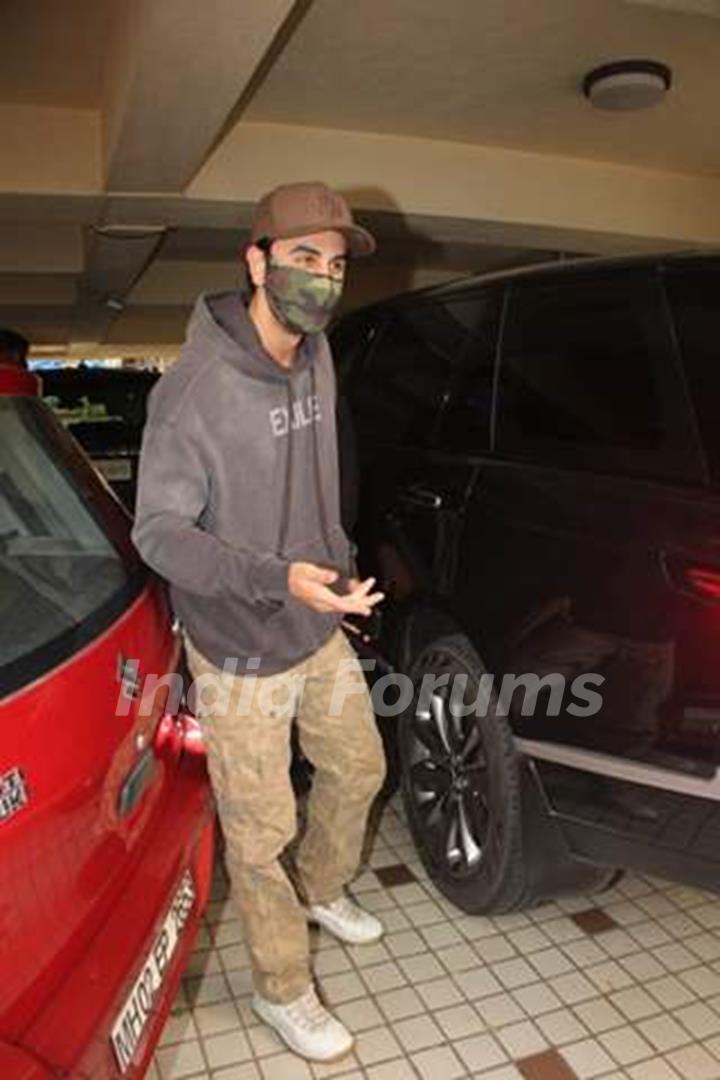 Ranbir Kapoor snapped at a dubbing studio at Khar, Mumbai 