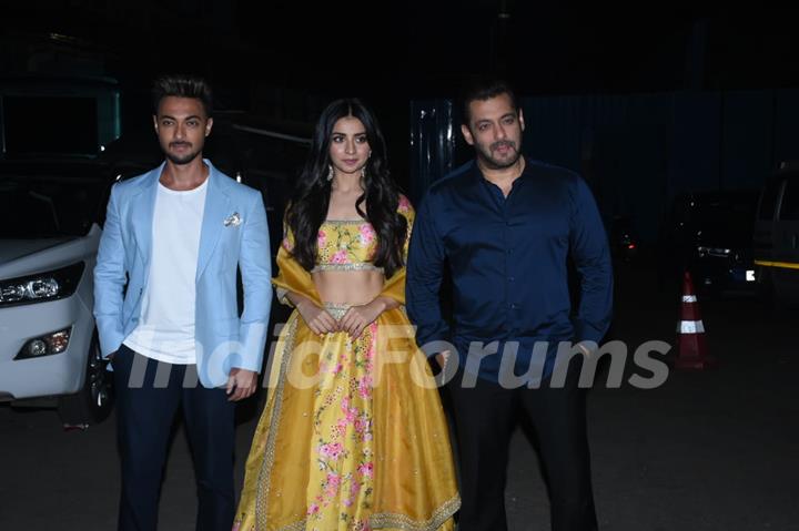 Salman Khan, Aayush Sharma and Mahima Makwana on the sets of The Big Picture 