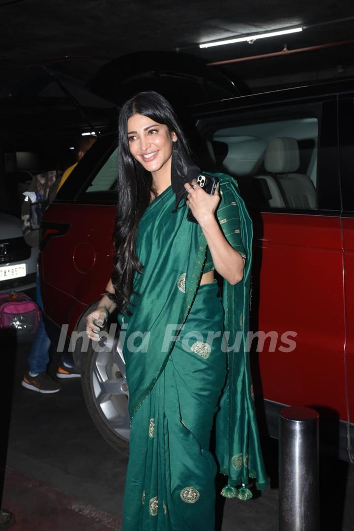 Shruti Haasan spotted at the airport