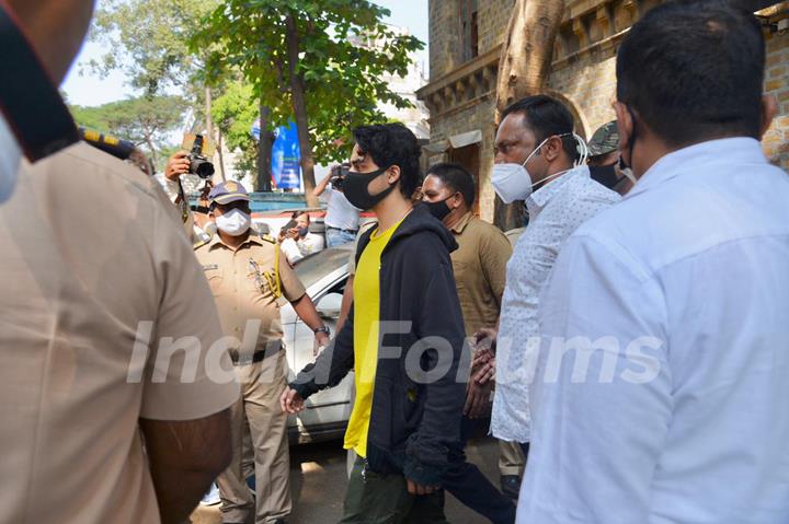 Aryan Khan and Arbaaz Merchant spotted at NCB office