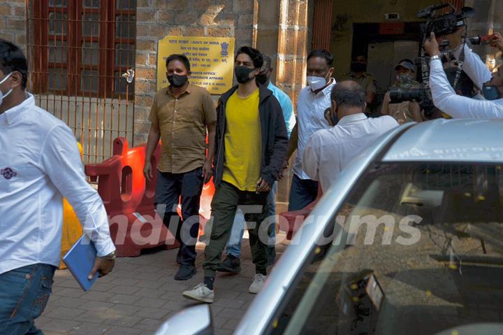 Aryan Khan and Arbaaz Merchant spotted at NCB office