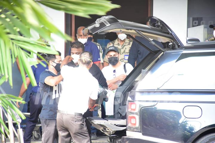 Virat Kohli and Anushka Sharma spotted at Kalina airport