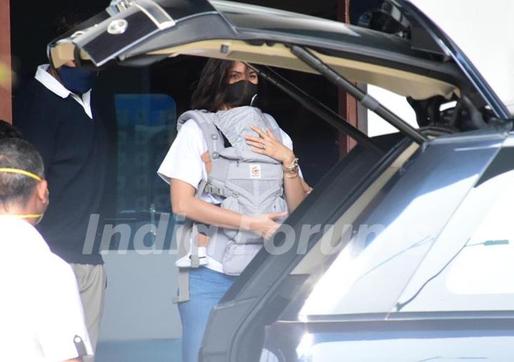 Virat Kohli and Anushka Sharma spotted at Kalina airport