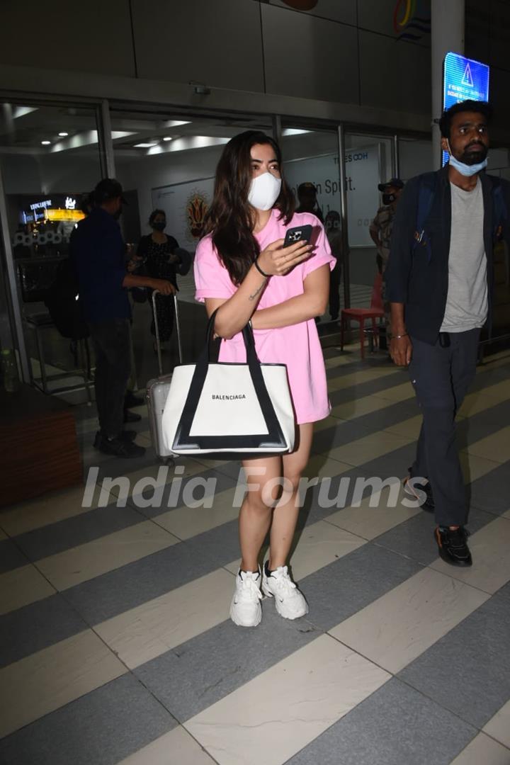 Rashmika Mandanna snapped arriving at the airport 