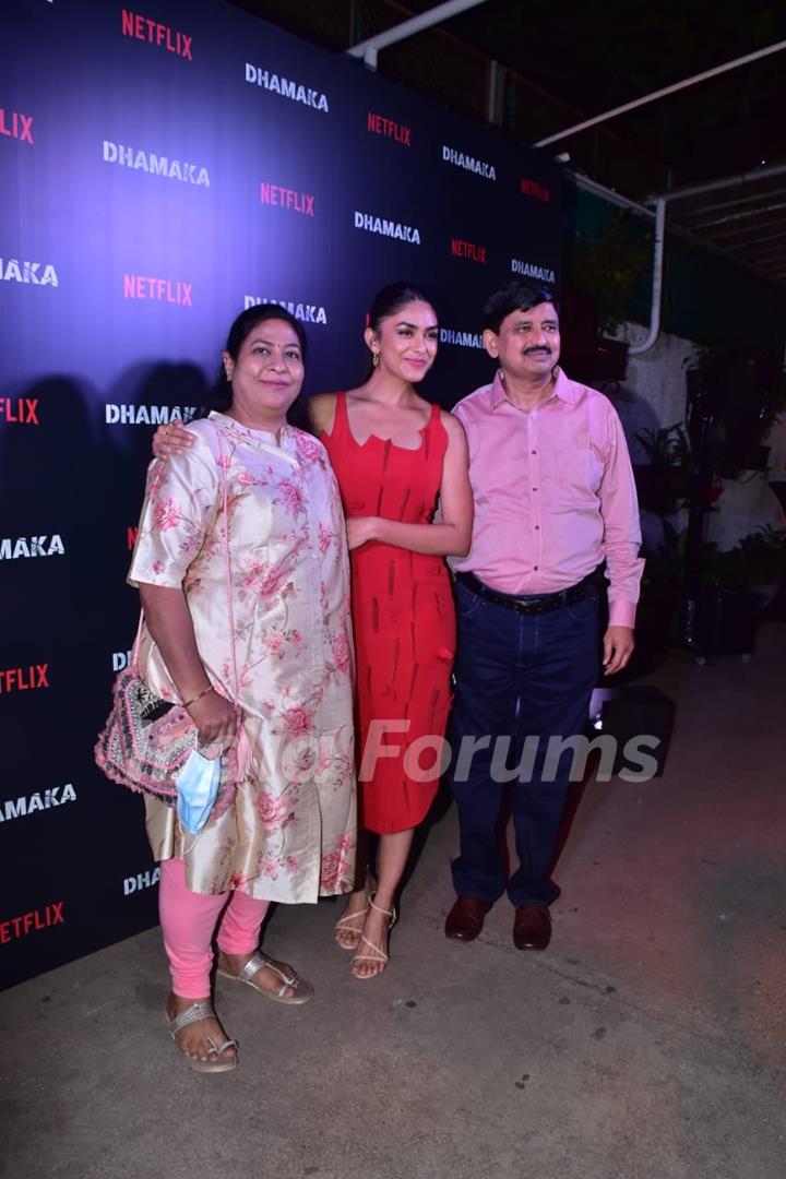 Bollywood celebrities spotted at Dhamaka Screening 