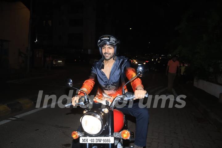 Kartik Aaryan at his 31st birthday bash 