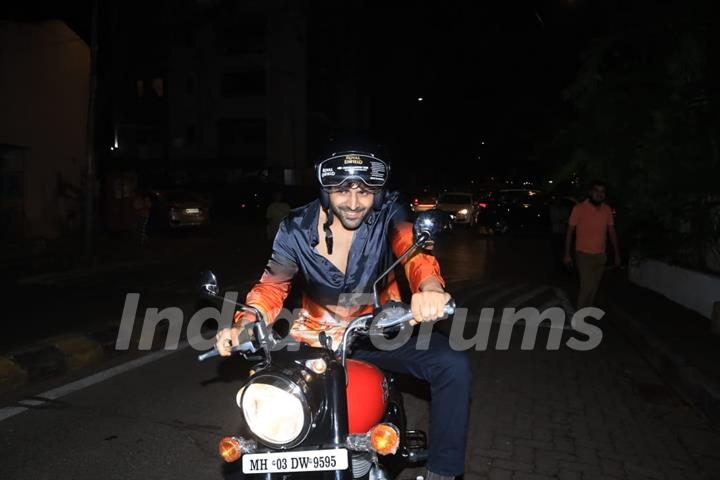 Kartik Aaryan at his 31st birthday bash 