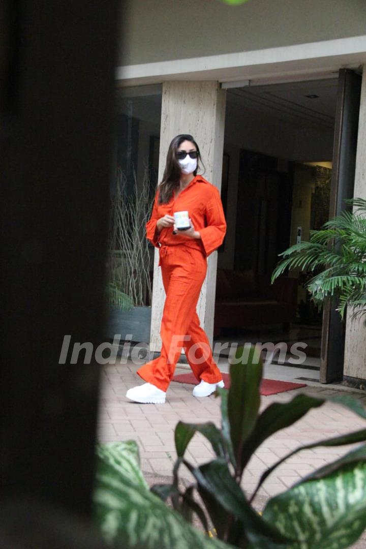 Kareena Kapoor Khan spotted in Bandra